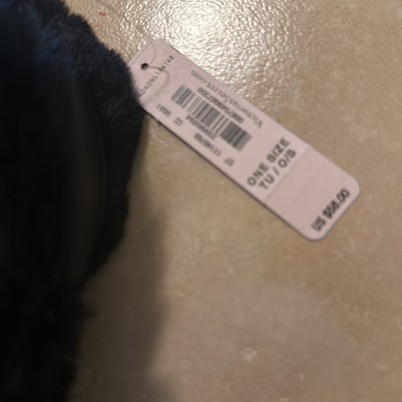 NWT Victoria’s Secret Furry Bag - Picture 8 of 8